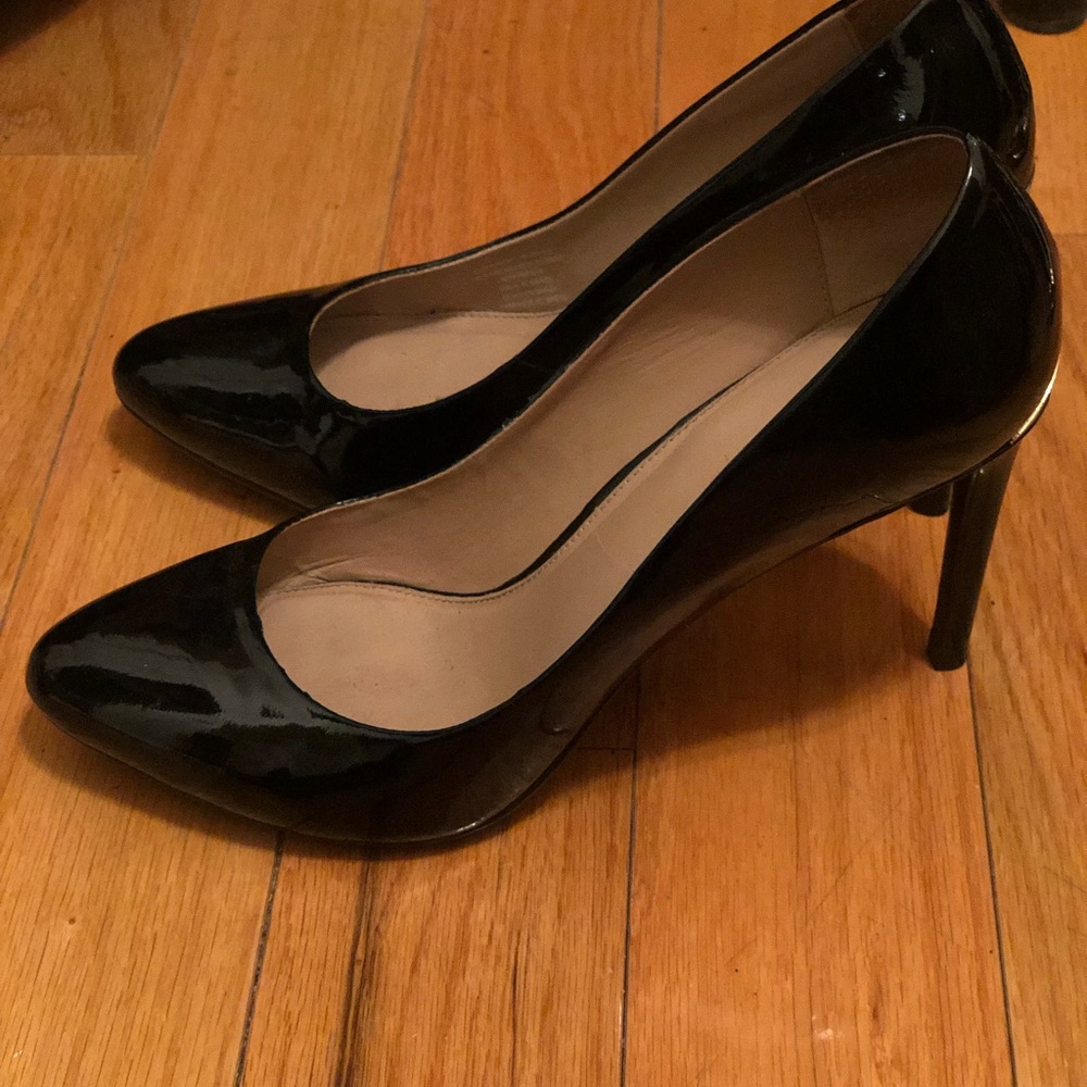 Black Calvin Klein Pumps + Free beauty sample!